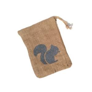 Sac à cordon en jute écologique avec logo personnalisé en gros petite pochette réutilisable avec impression de pochettes en toile de jute à motif de lettres - Product Image 1