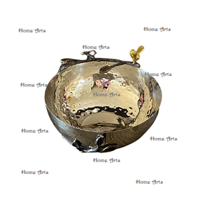 Bol de service en aluminium martelé avec base en forme de feuille en vrac - Product Image 1