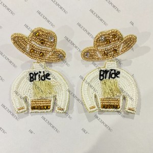 Pendientes de novia de vaquera hechos a mano, joyería de boda occidental chapada en oro con cuentas de semillas y perlas para fiesta de compromiso despedida de soltera - Product Image 3