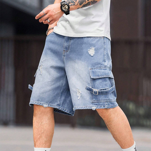 Shorts en jean décontractés pour homme, bleu clair délavé, déchirés, avec poches cargo latérales, longueur genou, ourlet brut effiloché, taille haute - Product Image 5