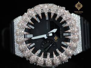 Reloj de Alta Calidad con Bisel de Diamantes Moissanite VVS D, Diseño de Garra, Estilo Iced Out con Pantalla Digital Plateada y Estilo Clásico - Product Image 3