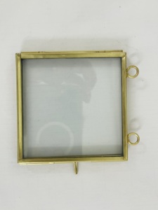 Many Stock <strong>Size</strong> and Shape Brass Wall Hanging Mini Photo <strong>Frame</strong> with Chain Double Sided Glass <strong>Floating</strong> <strong>Frame</strong> - Product Image 4