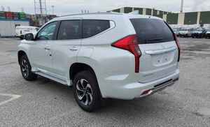 BUENAS OFERTAS PARA Mitsubishi Pajero Montero Sport GLS 2.4L Turbo Diésel Automático USADO - Product Image 2