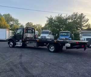 Camions de remorquage à plateau basculant Freightliner 2017 en stock – Moteur diesel Cummins, transmission automatique, camion d'occasion pour expédition mondiale - Product Image 2