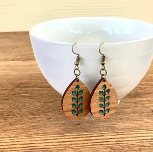 Resina de la mejor calidad con pendiente de moda elegante de madera para mujer y niñas Ropa de fiesta con alta calidad baja - Product Image 4