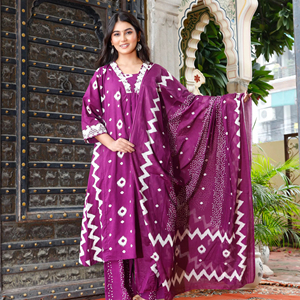 Vêtements ethniques indiens à la mode Ensemble Kurta imprimé élégant pour femmes Kurta en coton prêt à l'emploi pour une tenue décontractée aux prix de gros - Product Image 1