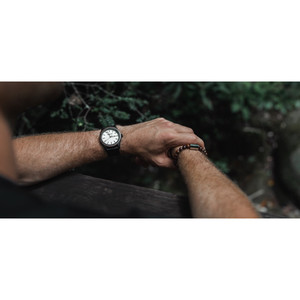 Montre à quartz analogique Inverness Walnut avec cadran en verre, boîtier et bracelet en bois de noyer - Product Image 2