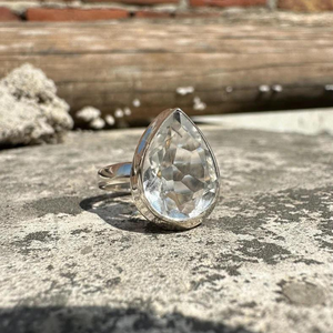 Bague en cristal de quartz clair naturel, faite à la main, en argent sterling 925, bijoux minimalistes en pierres précieuses pour femmes, accessoire cadeau - Product Image 1