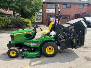 เครื่องตัดหญ้าแบบนั่งขับ John Deere X370 รุ่นเครื่องยนต์เบนซิน ใบมีดแบบโรตารี่ หมุนรอบตัวเองได้ รัศมีวงเลี้ยวศูนย์ ความกว้างการตัด 25 นิ้ว รับประกัน 3 ปี - Product Image 5