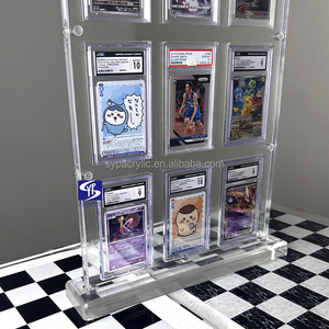 Soporte Acrílico Transparente Personalizado SYP <span class=keywords><strong>de</strong></span> 9 Ranuras para Pokémon Black Star Promo 2023, Pokémon X Van Gogh Pikachu con Sombrero <span class=keywords><strong>de</strong></span> Fieltro Gris # 085 PSA 10 - Product Image 4