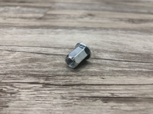 Écrou à riveter OEM ODM GB M3 M4 M5 M6 M8 semi-hexagonal en acier inoxydable, écrou à riveter en aluminium, échantillon offert, fabricant de rivets - Product Image 2