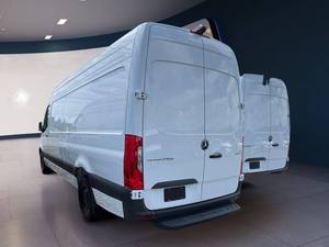 NUOVO Furgone Sprinter Bianco 2025, Motore 2.0L I4 (170 CV), 4 Cilindri, 4X4, 2 Assi, Alimentazione Diesel, Trazione Posteriore, Trasmissione Automatica, Guida a Sinistra - Product Image 2