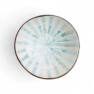 Tazón de Coco Estilo Bohemio con Incrustaciones de Nácar, Hecho a Mano para Servir Alimentos, Decoración de Mesa, Uso Doméstico Sostenible, de Vietnam - Product Image 2