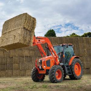 รถแทรกเตอร์คูโบต้าขนาดกะทัดรัดพร้อมเครื่องยนต์ดีเซลที่เชื่อถือได้ระบบไฮดรอลิกส์แข็งแรงและห้องโดยสารที่สะดวกสบายสำหรับการทำฟาร์มขนาดเล็ก - Product Image 1