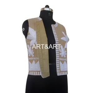 Chaqueta de Invierno para Mujer Hecha a Mano 100% Algodón con Bordado Suzani, Abrigo Corto de Tela TNT con Estilo y Diseño de Bata - Product Image 4