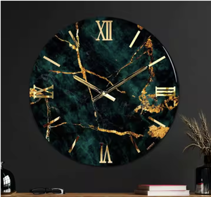 Horloge murale en résine faite à la main avec finition métallique brillante, idéale pour les appartements modernes - Product Image 5
