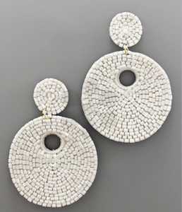 Boucles d'oreilles en perles brodées de style tribal coloré - Product Image 3