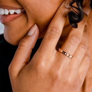 Bague pour femme Elara en platine avec diamant rond de 3 mm cultivé en laboratoire, certifié IGI à 10 facettes - Product Image 2