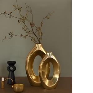 Jarrón de mesa de Metal hecho a mano dorado de forma moderna personalizado juego de florero decorativo para el hogar - Product Image 1