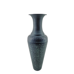Vase à fleurs en métal au design moderne, pot de fleurs à patine grise pour la décoration de salon et d'hôtel dans la décoration intérieure - Product Image 5