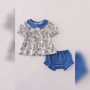 Conjunto de bombachos con estampado floral Vintage para niñas, Top azul bonito y bombachos con volantes, suministro ODM para el verano - Product Image 1