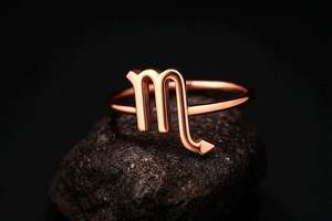 Anillo de Plata 925 con Baño de Oro Rosa de 14k, Signo del Zodiaco Escorpio, Ajustable, Minimalista, Joyería Religiosa - Product Image 3