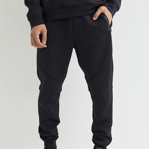 กางเกงจ็อกเกอร์ผ้าฝ้ายสีดำแบบยืดหยุ่นสำหรับผู้ชาย สไตล์สตรีทแวร์ รับผลิตตามสั่งพร้อมปักโลโก้ของคุณ - Product Image 2