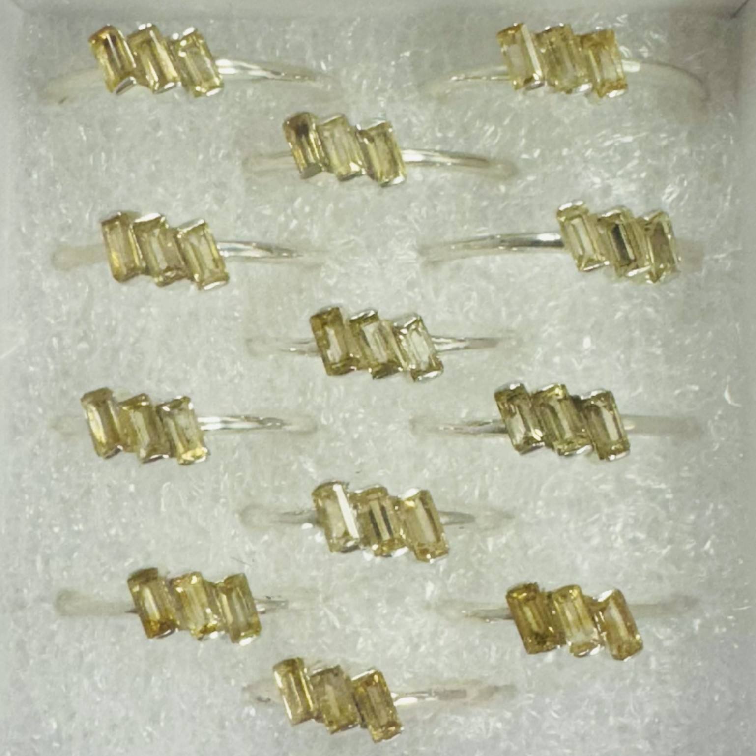 สีเหลือง