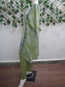 ชุดคลุมเข่าที่หรูหราสำหรับผู้หญิงทำจากผ้าวิสคอสเนื้อนุ่มเหมาะสำหรับสวมใส่สบายๆทุกวันและมีสไตล์ - Product Image 5