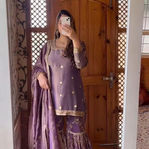 Nuevo diseñador pesado fiesta y boda Chinon seda hermosa secuencia bordado trabajo Top con manga completa y Sharara con Dupatta - Product Image 1