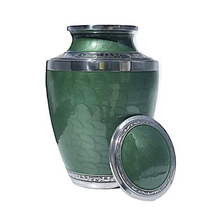 Urne funéraire moderne en aluminium vert pour adultes pour cendres humaines gravée à la main en argent avec bordure élégante - Product Image 1