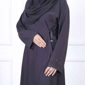 Abaya Moderna para Mujeres Musulmanas Modestas, Talla Grande, Cintura Sin Costuras con Detalles de Botones para Eventos Laborales, Uso Diario, Ropa Islámica - Product Image 4