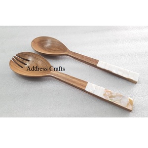 Ensemble de couverts à salade en bois naturel le plus populaire avec poignée en forme de vadrouille Outils à salade en acacia pour la maison et la cuisine Ustensiles Ensemble de cuillères à salade faites à la main - Product Image 1