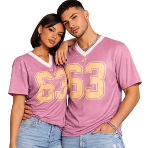 เสื้อเจอร์ซีย์ฟุตบอลอเมริกันสีชมพูคลาสสิกแบบสั่งทำพิเศษ สไตล์สตรีทแฟชั่น Y2K ระบายอากาศได้ดี ผลิตจากโพลีเอสเตอร์ รับผลิตแบบ OEM ขายส่ง - Product Image 1