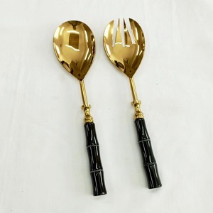 Servidores de ensaladas decorativos de metal chapado en plata, con mango de madera, incluye cuchara y tenedor - Product Image 5