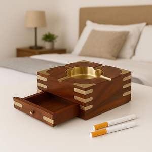 El elegante Cenicero compacto de madera agrega un toque sofisticado a los bares, hoteles, hogares y áreas de asientos al aire libre - Product Image 5