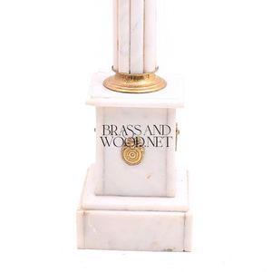 Chimenea de Mármol Blanco Tallada a Mano de Estilo Francés de Lujo con Detalles Ornamentales de Latón - Product Image 3