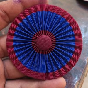 Marque maçonnique, tablier provincial, rosette. Il est fait de ruban plissé bleu foncé et marron. - Product Image 1