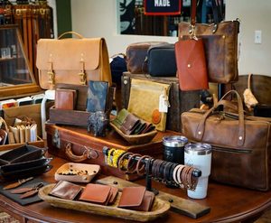 Todo tipo de productos de cuero exportados desde India listos para enviar - Product Image 1