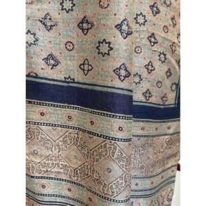 Pañuelo de Seda Ajrakh Tussar con Estampado a Mano de Estrellas al Atardecer, 100% Satén, Largo, Cuadrado, para Uso en Verano e Invierno - Product Image 5