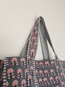 Bolso acolchado de algodón indio para mujer, bolso grande verde con estampado Floral, ecológico, elegante, para viajes, compras diarias, bolso con cierre abierto - Product Image 3