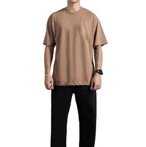 เสื้อยืดผู้ชาย 100% ผ้าฝ้าย แขนสั้น ทรงหลวม พิมพ์ลายโลโก้ตามสั่ง เสื้อลำลองผู้ชาย บริการ OEM เสื้อยืดผู้ชายระบายอากาศได้ดี แบบสั่งทำ - Product Image 1