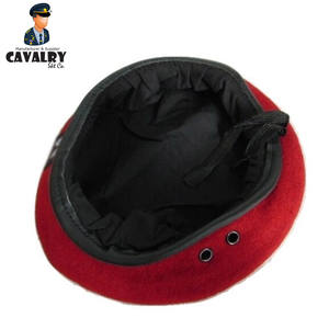 Les casquettes béret brodées utilisent quatre saisons dans la meilleure taille Les adultes portent des casquettes béret élégantes par CAVALRY SKT COMPANY - Product Image 6