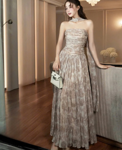 Destaca en la fiesta con este vestido de noche único con estampado hecho en Vietnam. Personalizable OEM/ODM Hecho en Vietnam - Product Image 5