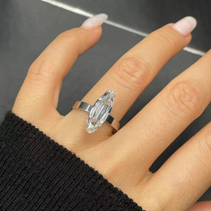 Anillo de Compromiso con Diamante Moissanita de Corte Moval de 3.93 Quilates, Oro Blanco de 14k, Joyería Original, Opción de Venta al por Mayor Disponible - Product Image 5