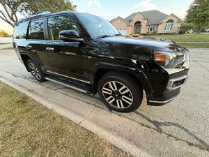 Toyota 4Runner Limited 4x4 2024, faible kilométrage, boîte automatique, direction souple, essence/électrique. - Product Image 3