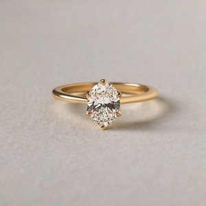 Anillo de Compromiso con Diamante Cultivado en Laboratorio Certificado por IGI, Corte Ovalado Solitario con Engaste de 6 Puntas - Product Image 3