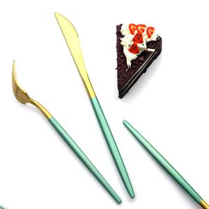 Elegante Juego de Cubiertos con Mango Delgado Verde y Cabeza Dorada para Cocinas, Hoteles, Restaurantes, Ocasiones Especiales y Regalos - Product Image 4