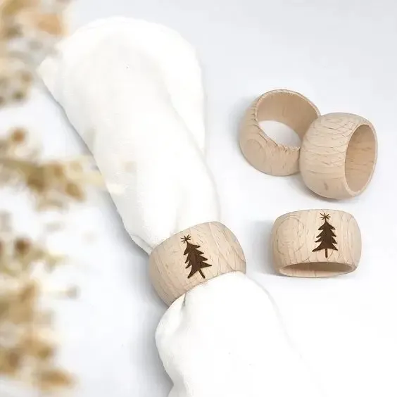 クリスマスパーティーのためのホット販売の安いナプキンリングダイニング装飾はマンゴー木製のカスタマイズされたナプキンリングツリーデザインを使用しています