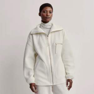 Veste Sherpa Egret surdimensionnée pour femme avec poches zippées Vêtements d'extérieur d'hiver confortables et élégants - Product Image 5